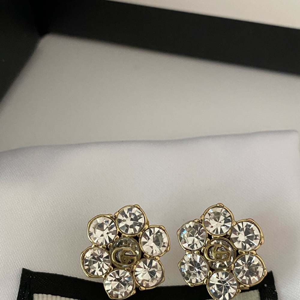 Gucci stunning crystal flower stud earrings. - Picture 5 of 11